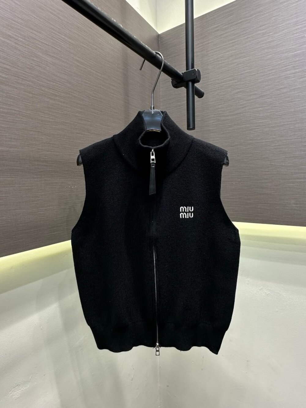🍦Miu Miu🍦 Embroidered Letter High-Neck Zipper Vest